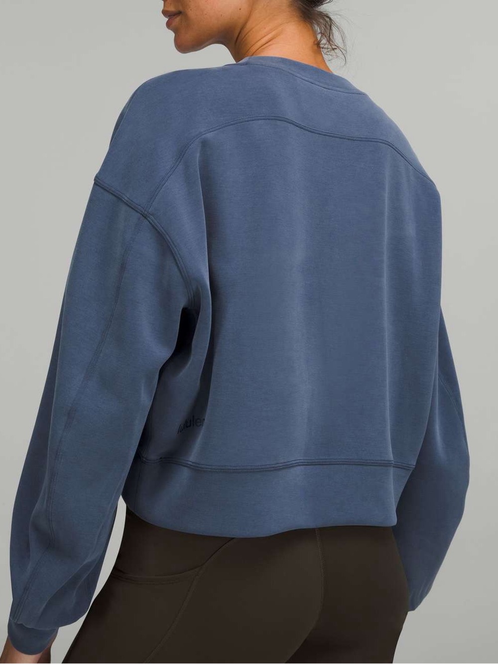 Lululemon Perfectly Oversized Cropped Crew *Softstreme
Mineral Blue $118 Retail - Picture 4 of 16